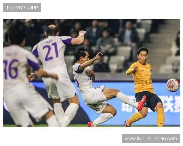 深圳新鹏城长传反击几乎直接送出良机